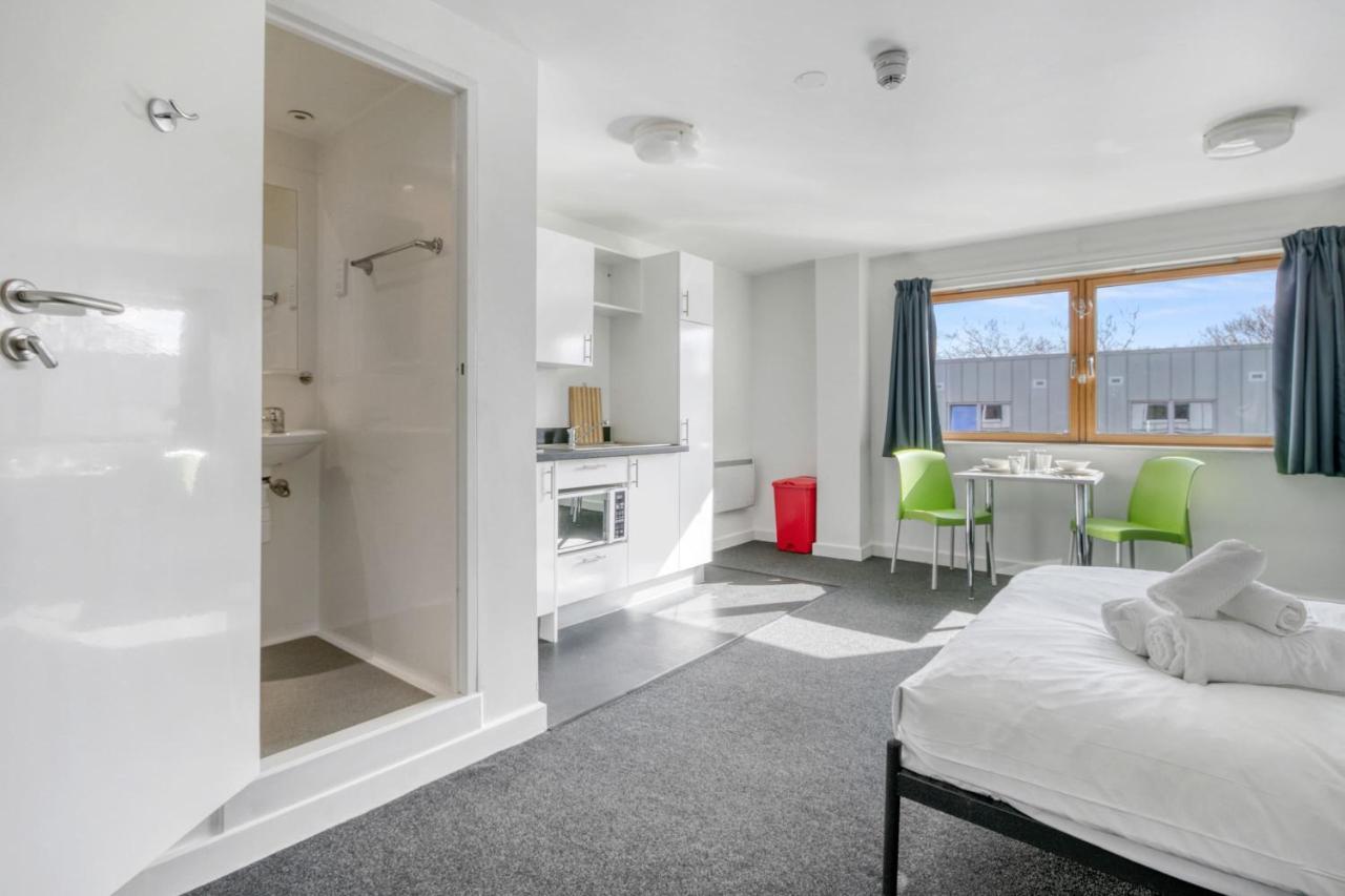 Bright & Central Studio In Luton, Sleeps 2 Luton  Exterior foto