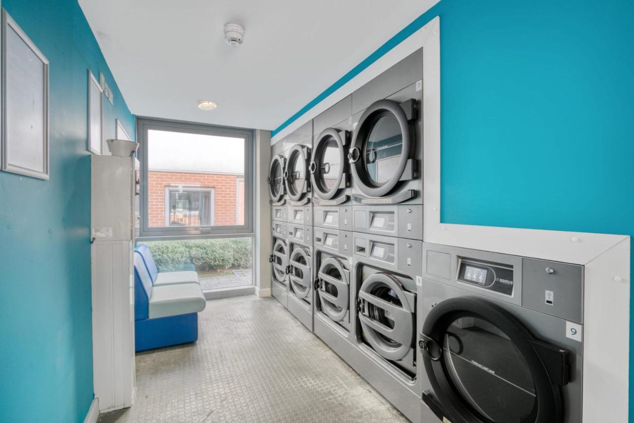 Bright & Central Studio In Luton, Sleeps 2 Luton  Exterior foto